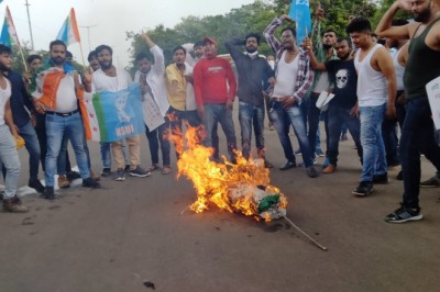 डीजल, पेट्रोल एवं  घरेलु  सिलेंडर की मूल्य वृद्धि को लेकर एनएसयूआई ने किया प्रधानमंत्री का पुतला दहन