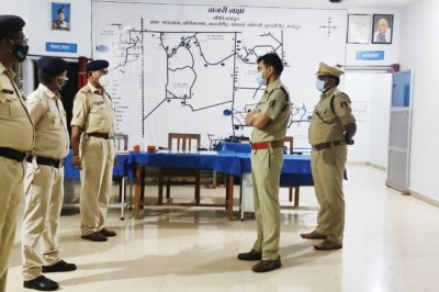 पुलिस अधीक्षक दुर्ग  प्रशांत अग्रवाल ने किया थाना अमलेश्वर , थाना जामगांढव आर के अस्थायी थाना भवन तथा चौकी मचांदुर का भ्रमण व निरीक्षण