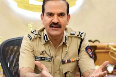 मुंबई पुलिस कमिश्नर ने ली 15 करोड़ की रिश्वत FIR दर्ज !!
