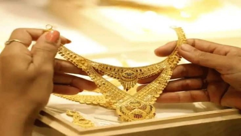 सोने में दिखी तेजी, चांदी में गिरावट, जानिए क्या है दाम !!