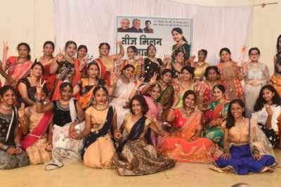 मधु वैश्य बनी तीज क्वीन,सामूहिक डांस में दीप्ति ने मारी बाजी: