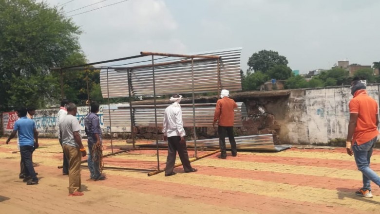 स्वच्छ स्थल देखकर व्यवसाय के उद्देश्य से अवैध रूप से लगाई गुमटी निगम ने किया बेदखल