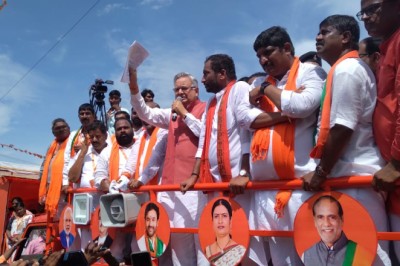 आज भारतीय जनता पार्टी, तेलंगाना द्वारा प्रदेशाध्यक्ष  संजय कुमार जी के नेतृत्व में निकाली जा रही प्रजा संग्राम  यात्रा में शामिल हुआ।