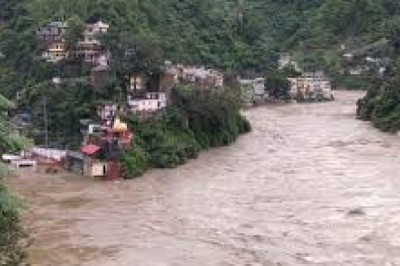 जम्मू-कश्मीर के बारामूला में बादल फटने से 3 बच्चों समेत 4 की मौत, हादसे के बाद 1 युवक लापता