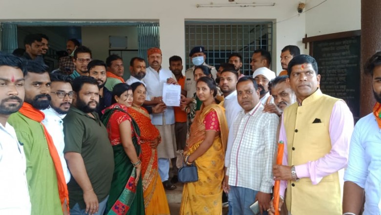 धर्मांतरण के मुद्दे पर आज भारतीय जनता पार्टी अहिवारा मंडल के कार्यकर्ताओं ने नंदनी थाने में जाकर ज्ञापन सौंपा