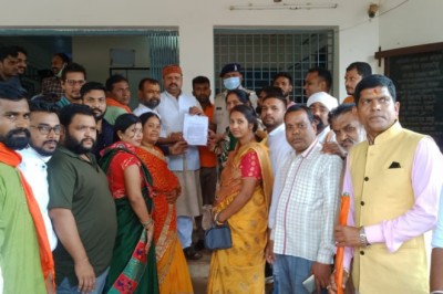 धर्मांतरण के मुद्दे पर आज भारतीय जनता पार्टी अहिवारा मंडल के कार्यकर्ताओं ने नंदनी थाने में जाकर ज्ञापन सौंपा