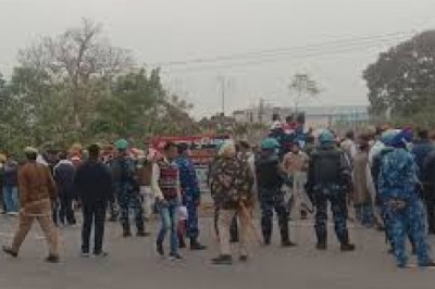 रकाबगंज गुरुद्वारा से संसद भवन तक मार्च की तैयारी में पंजाब से आए किसान, कहीं रास्ते बंद तो कहीं भारी पुलिस बल है तैनात