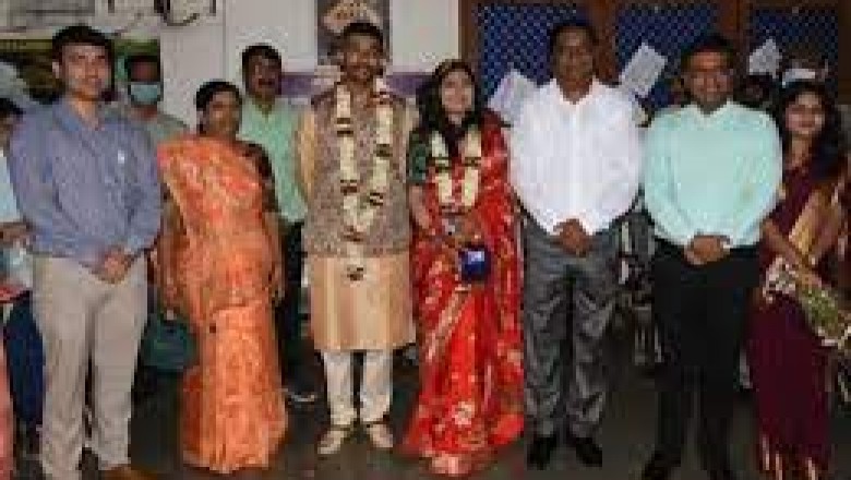 छत्तीसगढ़ की IAS ने कोर्ट में की शादी:UPSC की तैयारी के लिए दिल्ली गईं थीं नम्रता, दे बैठीं अशोक को अपना दिल, 5 साल बाद ट्रेनी IPS ने महासमुंद आकर पहनाई वरमाला