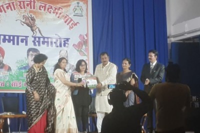 अनुपमा गोस्वामी को मिला “वीरांगना रानी लक्ष्मीबाई सम्मान