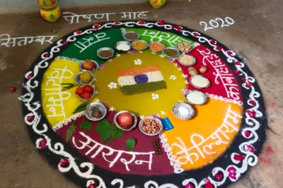 महिलाओं को पोषण किट वितरित, बताए- यही है सुपोषण का असली मंत्र  -राष्ट्रीय पोषण माह के दौरान आंगनबाड़ी केंद्र में पोषण किट का हुआ वितरण