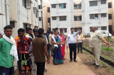 बोरसी गैलेक्सी अपाटमेंट प्रधानमंत्री आवास का निरीक्षण करने पहुंचे महापौर