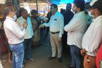 -माँ शीतला सब्जी बाजार पहुंचे महापौर धीरज बाकलीवाल, सुविधाओं का लिया जायजा, व्यापारियों की समस्याओं से अवगत हुए,अधिकारियों को दिए निर्देश