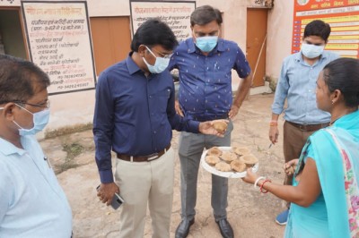 इस दीवाली गोधन से बनी दीयों से रोशन होंगे घर, गोधन न्याय योजना के केंद्रों में तैयार किए जा रहे है रंग-बिरंगे आकर्षक दीए