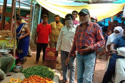 56 से अधिक सब्जी पसरा और गुमटी लगाने वालों को हिदायत,चबूतरा निर्माण कार्य में असुविधा पसरा और गुमटी को हटा स्वयं हटा लेवे: निगमायुक्त