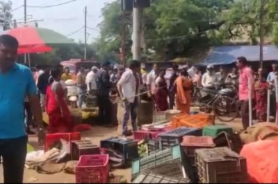 दुर्ग पटेल चौक : फुटपाथ पर दुकान लगाने जगह को लेकर विवाद, महिला पर हमला
