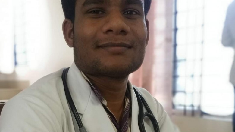 मानसिक रोग की पीड़ा से मिली प्रेरणाः अबूझमाड़ के धनोरा सहित आसपास गांवों में छुट्टी के दिनों में भी दे रहे हैं स्वास्थ्य सेवा