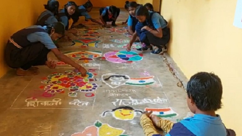 कोंडागांव की दिव्यांग 'राजेश्वरी' का सामर्थ्य:13 साल की बच्ची के हाथ-पैर दोनों बेकार, फिर भी लिखती है, खेलती और पेंटिंग करती है; रंगोली में बनी चैंपियन