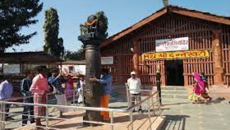मां दंतेश्वरी की नगरी दंतेवाड़ा में गरबा की धूम:पहली बार हो रहा आयोजन, एक हजार से ज्यादा युवा ले रहे हिस्सा; अष्टमी के दिन रही सबसे ज्यादा भीड़