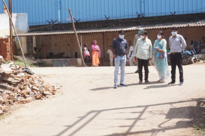 निगम आयुक्त प्रकाश सर्वे ने सड़क डामरीकरण का किया निरीक्षण