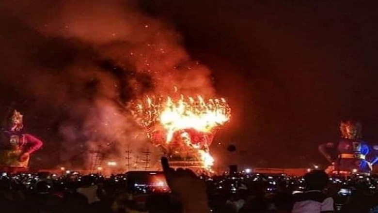 कोरोना नियमों के बिना रावण दहन, कोरोना गाइडलाइंस की जमकर उड़ी धज्जियां.................