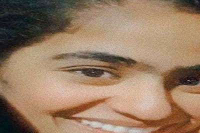 सड़क पार कर रहीं दो लड़कियों को पुलिस इंस्पेक्टर की कार ने टक्कर मारी, एक की मौत
