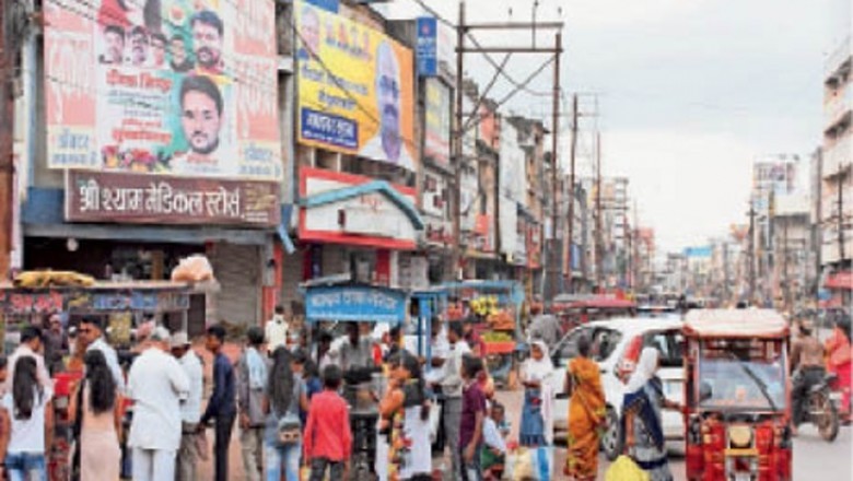 त्योहारी सीजन :बाजारों में पार्किंग के इंतजाम नहीं, क्योंकि कोई प्लानिंग ही नहीं की हर बार सिर्फ चेतावनी इसलिए सड़क पर खड़े हो रहे बेतरतीब वाहन