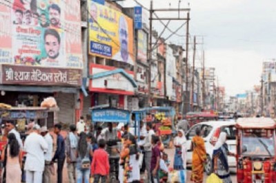 त्योहारी सीजन :बाजारों में पार्किंग के इंतजाम नहीं, क्योंकि कोई प्लानिंग ही नहीं की हर बार सिर्फ चेतावनी इसलिए सड़क पर खड़े हो रहे बेतरतीब वाहन