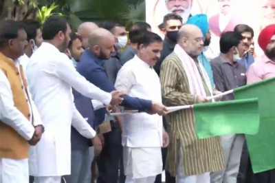 अमित  शाह ने मोदी वैन को हरी झंडी दिखाई, UP के कौशांबी जिले में काम करेंगी 5 वैन