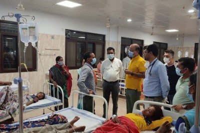 ​​​​​​​राजनांदगांव में भेल-गुपचुप खाकर 71 बीमार इनमें 47 बच्चे उल्टी-दस्त का शिकार, जिनकी उम्र 6 से 15 साल.......