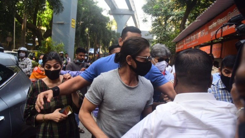 19 दिन बाद बेटे आर्यन से मिले शाहरुख खान:जेल में शाहरुख ने 18 मिनट बिताए, आर्यन की आंखों से छलके आंसू
