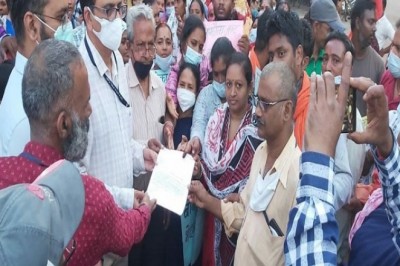 BSP स्टील प्लांट के कर्मचारियों ने नारे लगाए- मजदूरों के हाथ हैं खाली, कैसे मनाएं दिवाली