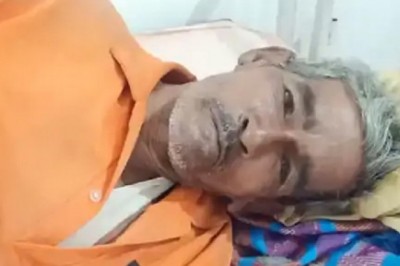 कुत्तों ने भालू से बचाई मालिक की जान:​​​​​​…. बलरामपुर में मवेशी चरा रहे ग्रामीण पर किया हमला, भालू से भिड़ गए 3 कुत्ते
