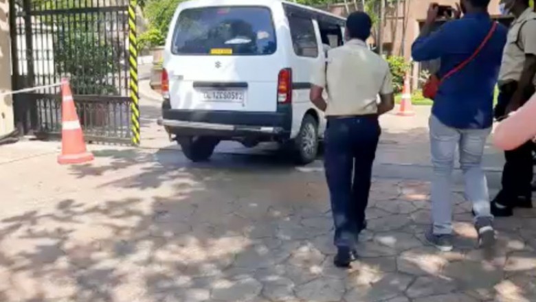 मुंबई के बांद्रा और जुहू में NCB की छापेमारी, ताज लैंड्स एंड होटल में भी पहुंचे अधिकारी