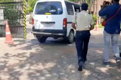 मुंबई के बांद्रा और जुहू में NCB की छापेमारी, ताज लैंड्स एंड होटल में भी पहुंचे अधिकारी