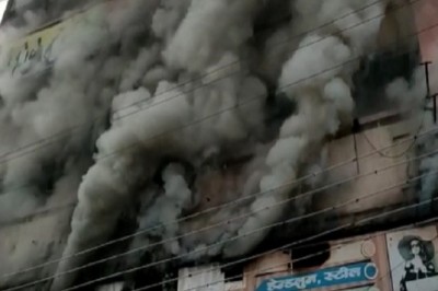 दुर्ग में बड़ी आगजनी, ग्राउंड फ्लोर के घर संसार सेल से आग पहुंची पहली मंजिल तक