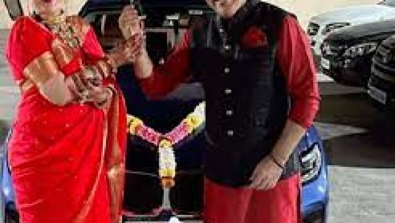 करवा चौथ पर गोविंदा ने पत्नी सुनीता पर लुटाया प्यार, गिफ्ट में दी BMW कार, सोशल मीडिया पर लिखा स्पेशल मैसेज