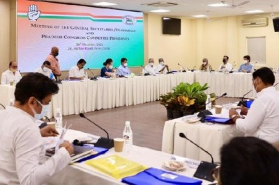 कांग्रेस नेताओं को सोनिया की सीख:अपने एजेंडे से पार्टी को नुकसान न पहुंचाएं