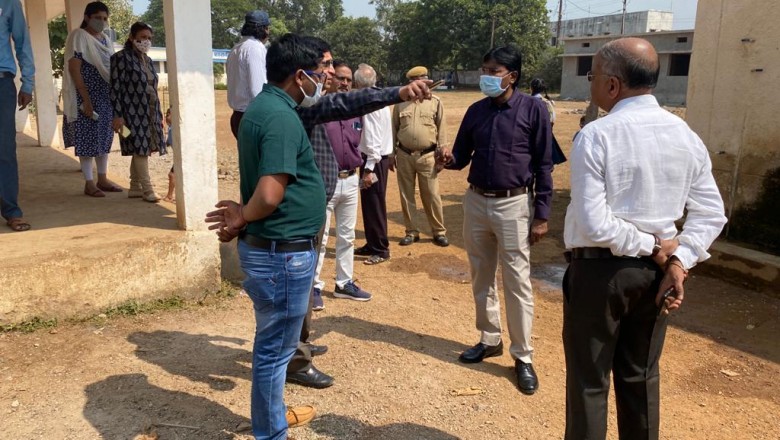 पेयजल व्यवस्था देखने निचली बस्ती में पहुंचे आयुक्त प्रकाश सर्वे, बूस्टर लाइन डालने के बाद इंटरकनेक्शन में लापरवाही आयुक्त ने थमाया शो कॉज नोटिस