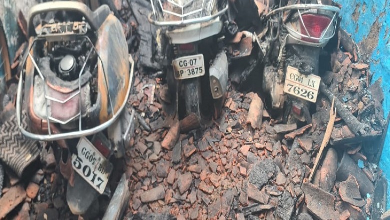 घर के सामने खड़ी 3 बाइक में लगा दी आग रात में घर में सो रहे थे सभी, तभी बदमाश आग लगाकर भागे; दो झुलसे..