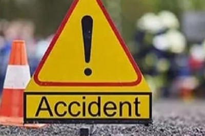मोपेड सवार दंपती को ट्रक ने मारी टक्कर, पहिए के नीचे आ गई महिला, मौत