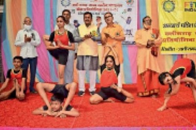 राज्य स्तरीय स्पर्धा-:12 राज्यों के खिलाड़ी हो रहे शामिल, सेक्टर-6 में 250 प्रतिभागियों ने योग कला का किया प्रदर्शन