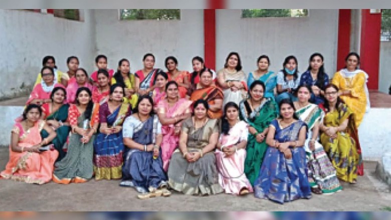 दीपावली मनाने के लिए 200 से अधिक गरीब महिलाओं को भेंट की साड़ी व दीये