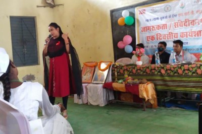 एचआईवी-एड्स पर आयोजित कार्यशाला में युवाओं को बताए खतरे, किया सतर्क  -नेहरू युवा केंद्र की ओर से शाला त्यागी युवाओं के लिए कुंडा में हुआ जागरूकता कार्यक्रम