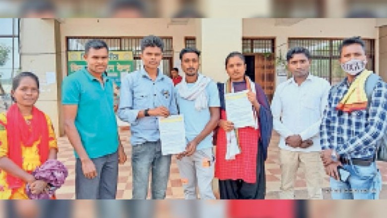 स्टूडेंट्स की पढ़ाई प्रभावित, कलेक्टर को बताई परेशानी