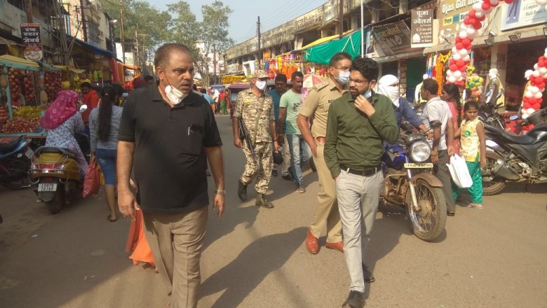 दीपावली यातायात व्यवस्थाओं को लेकर निगमायुक्त एवं सीएसपी ने अधिकारियों के साथ इंद्रिरा मार्केट क्षेत्र में दिनभर लिया व्यवस्था का जायजा :