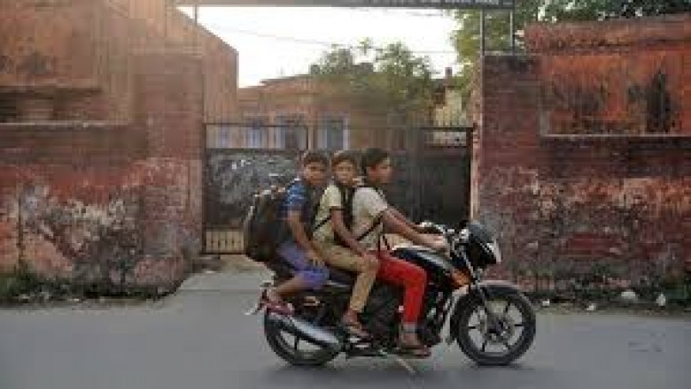 14 साल तक के बच्चे गाड़ी चलाते पकड़े गए तो माता-पिता पर 500 रुपए जुर्माना