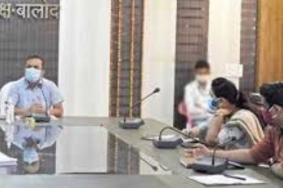कलेक्टर ने संयुक्त कलेक्टरों और डिप्टी कलेक्टरों के मध्य किया कार्य विभाजन