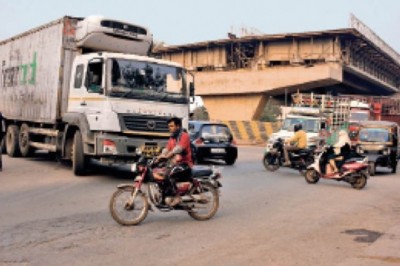 शहर का सिग्नल सिस्टम फेल:हाईवे पर लगे 9 में से 8 ट्रैफिक सिग्नल बंद, सिग्नल मेंटेनेंस की जिम्मेदारी भिलाई निगम पर, लेकिन उसने ही तय एजेंसी को हटाया