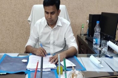 रिसाली नगर निगम में शराब पीकर पहुंचे भूपेश ठाकुर, सहकर्मियों को देने लगे गालियां; आयुक्त ने किया सस्पेंड