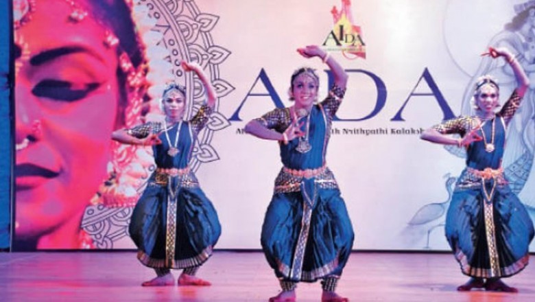 तीन ट्रांसजेंडर ने राष्ट्रीय स्तर पर दी भरतनाट्यम की प्रस्तुति